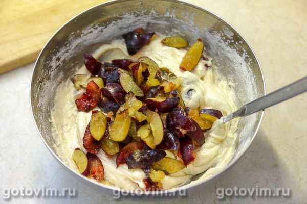 Кекс со сливой и кофе