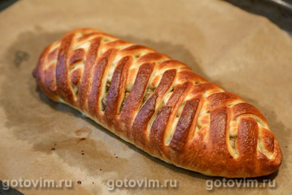 Пирог-плетенка с белыми грибами в сметане с яйцом Пирог-плетенка с белыми грибами в сметане с яйцом