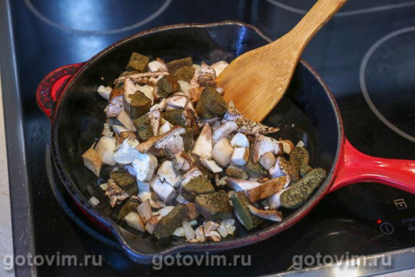 Пирог-плетенка с белыми грибами в сметане с яйцом Пирог-плетенка с белыми грибами в сметане с яйцом