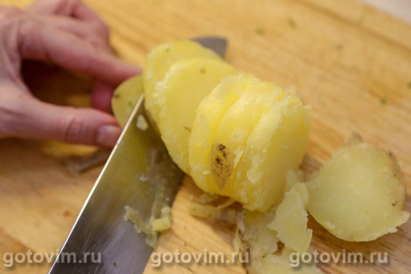 Судак, фаршированный жареными лисичками в беконе