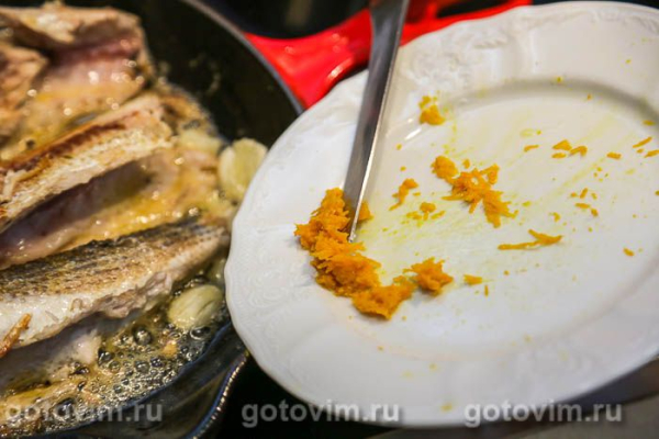 Кефаль, жаренная с апельсином и чесноком Кефаль, жаренная с апельсином и чесноком