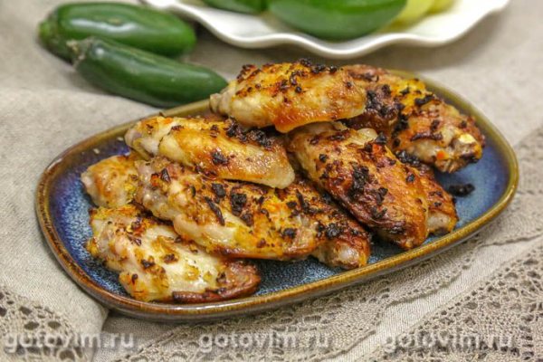Куриные крылышки в маринаде с чили и сладким перцем