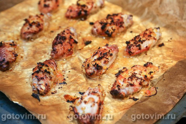 Куриные крылышки в маринаде с чили и сладким перцем