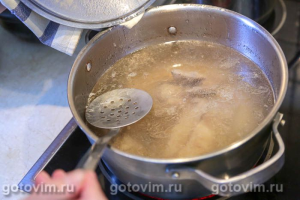 Мясной суп с говядиной, чечевицей и фасолью Мясной суп с говядиной, чечевицей и фасолью