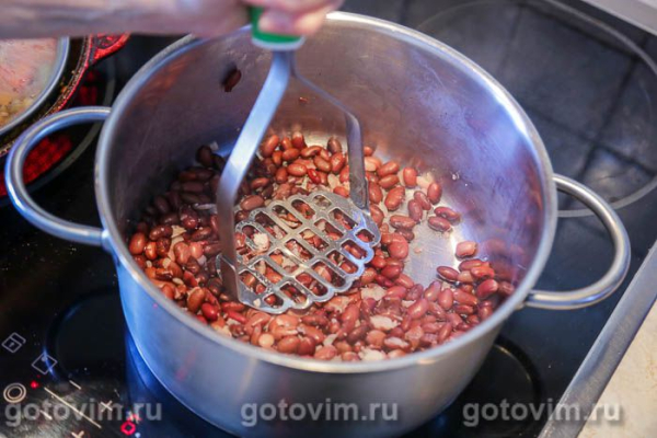 Мясной суп с говядиной, чечевицей и фасолью Мясной суп с говядиной, чечевицей и фасолью