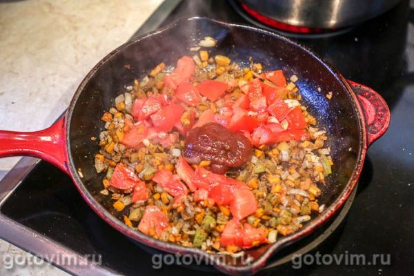 Мясной суп с говядиной, чечевицей и фасолью Мясной суп с говядиной, чечевицей и фасолью