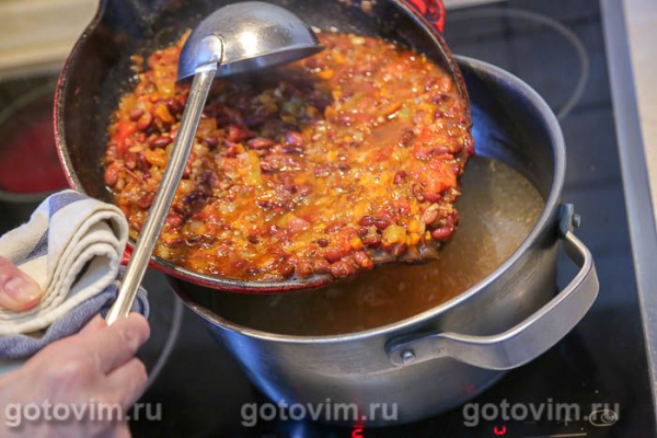 Мясной суп с говядиной, чечевицей и фасолью Мясной суп с говядиной, чечевицей и фасолью