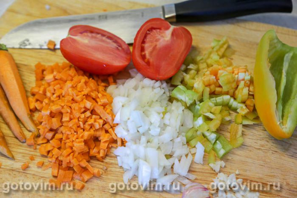 Мясной суп с говядиной, чечевицей и фасолью Мясной суп с говядиной, чечевицей и фасолью