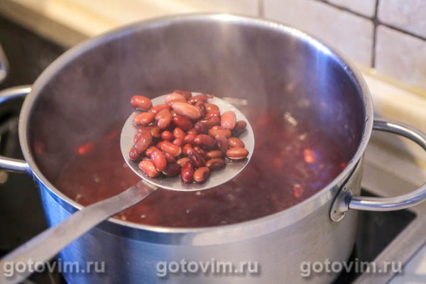 Мясной суп с говядиной, чечевицей и фасолью Мясной суп с говядиной, чечевицей и фасолью