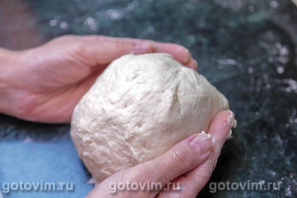 Пицца с копченостями, острым перцем с сырным соусом «Альфредо»