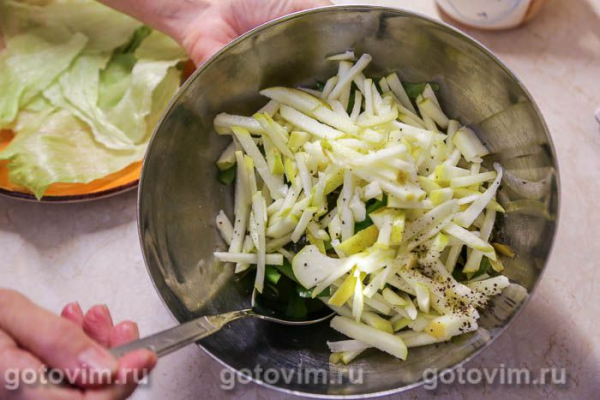 Салат «Пражский» с жареным мясом, перцем и яблоками