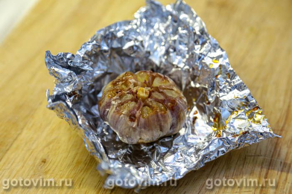 Закусочное масло с печеным чесноком