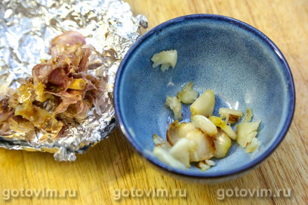 Закусочное масло с печеным чесноком