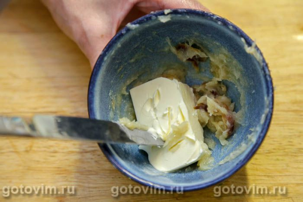 Закусочное масло с печеным чесноком