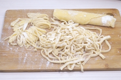 Домашняя лапша с курицей Домашняя лапша с курицей