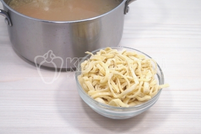 Домашняя лапша с курицей Домашняя лапша с курицей