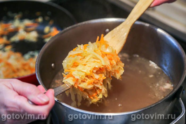 Мясные щи с фасолью, квашеной и свежей капустой Мясные щи с фасолью, квашеной и свежей капустой