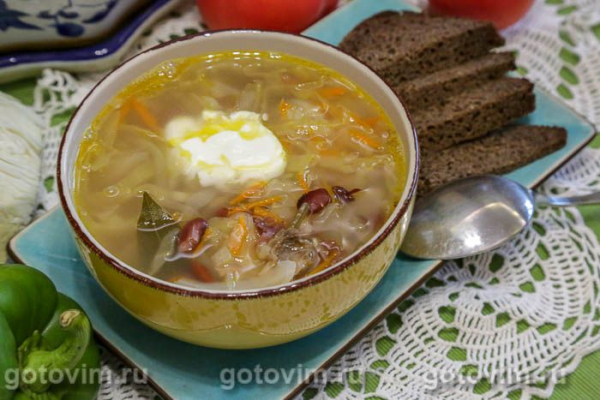 Мясные щи с фасолью, квашеной и свежей капустой Мясные щи с фасолью, квашеной и свежей капустой