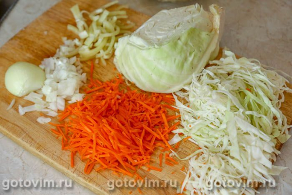 Мясные щи с фасолью, квашеной и свежей капустой Мясные щи с фасолью, квашеной и свежей капустой