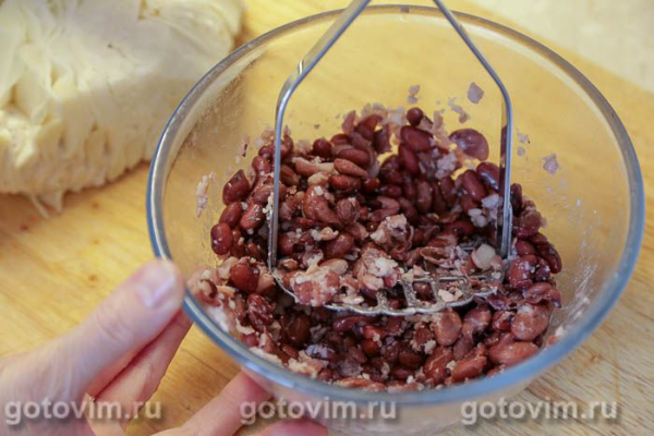 Мясные щи с фасолью, квашеной и свежей капустой Мясные щи с фасолью, квашеной и свежей капустой