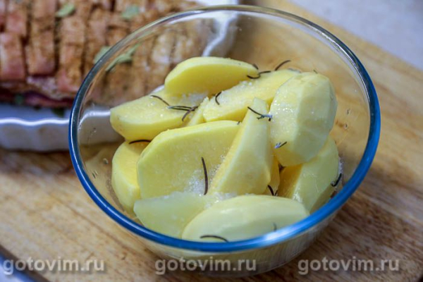 Свиная грудинка, запеченная со специями