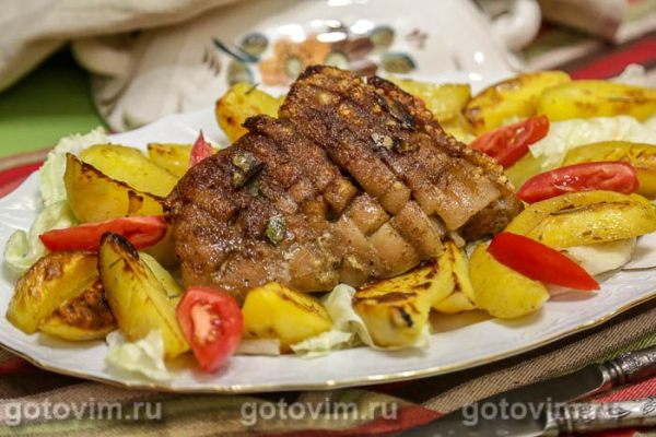 Свиная грудинка, запеченная со специями