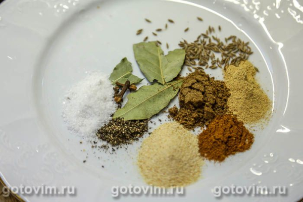 Свиная грудинка, запеченная со специями