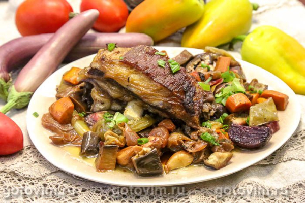 Говяжья грудинка, запеченная при низкой температуре в пакете с овощами Говяжья грудинка, запеченная при низкой температуре в пакете с овощами