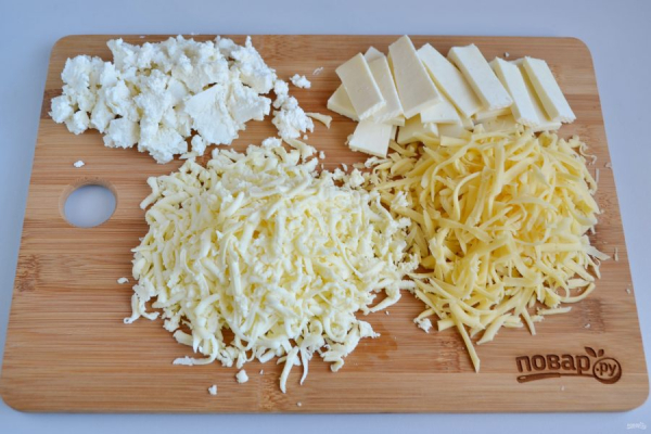 
            Какие сыры используют в пицце "Четыре сыра"        